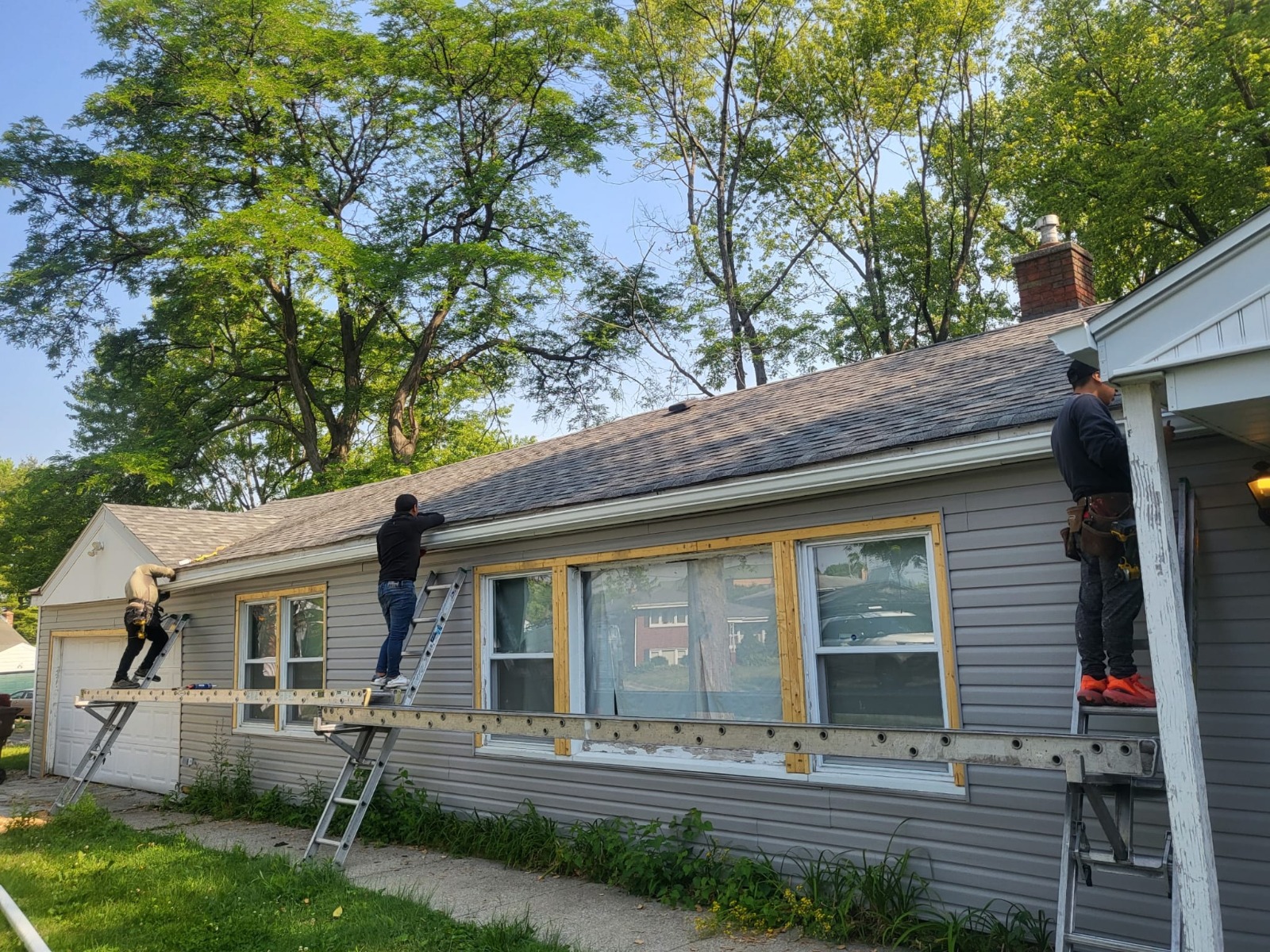 Aluminum Gutter Installation - Seamless Gutter Delivery